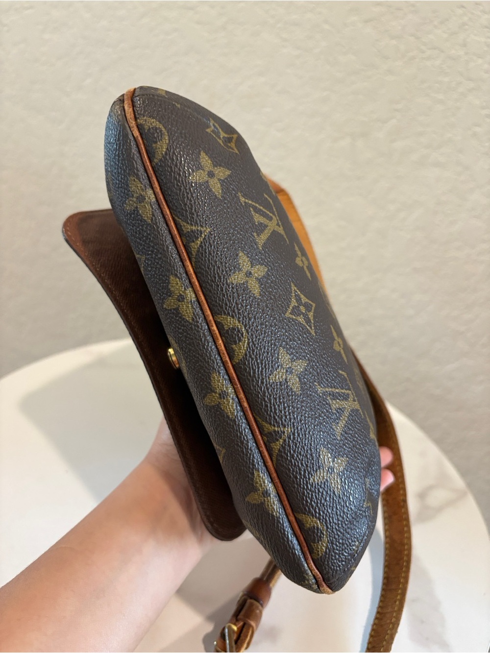 Louis Vuitton Monogram Canvas Crossbody Shoulder Bag - Picture 7 of 16